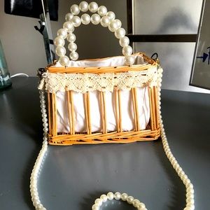 🌸Gorgeous Rare Pearl mini Bag🌼